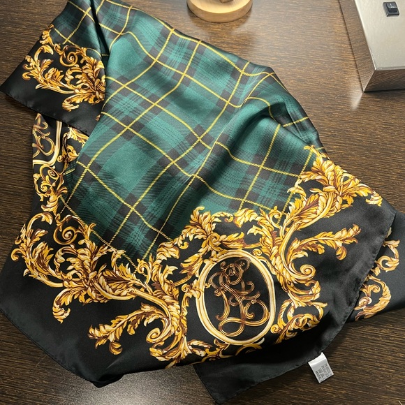 Silk scarf - Picture 9 of 10